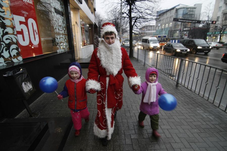 "Дед Мороз вместо честных выборов": фоторепортаж "Нового Калининграда.Ru"